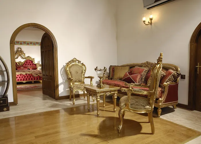 Cesme Kanuni Kervansaray Historical Hotel